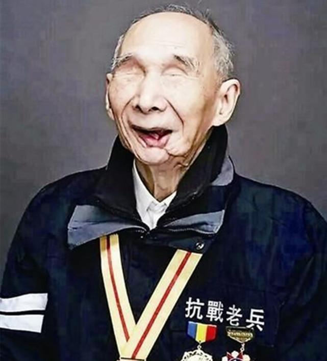 95岁双目失明抗战老兵: 有生之年, 想摸一摸我国先进坦克