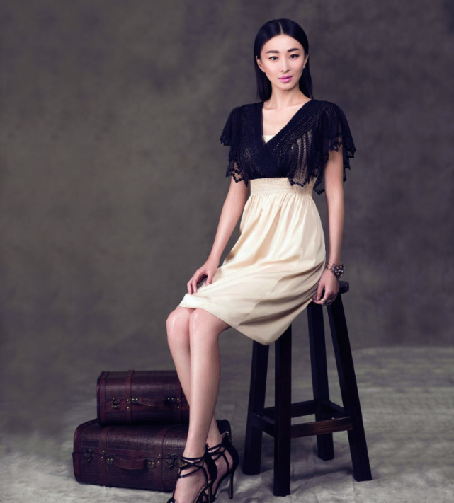 同年在抗战剧《利箭行动》饰特工铃木琴美