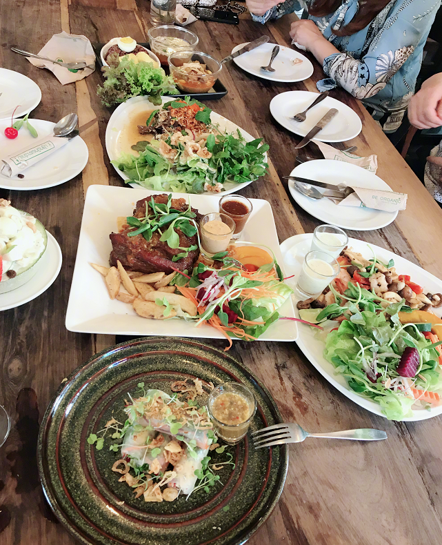 唐艺昕春节晒美食:过年就是陪家人吃喝,却发现最后一张图在虐狗