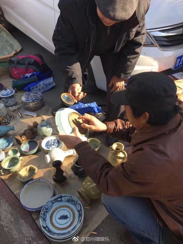 街头卖古董被揭穿 卖家竟说进价八十!
