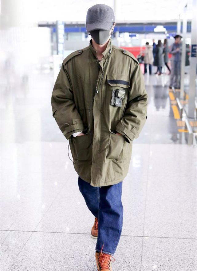 华晨宇又穿这件羽绒服到底是有多爱