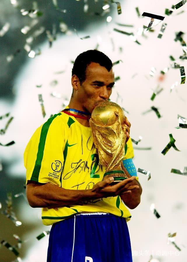 巴西边路守护者卡福:超越时代的全能翼卫!