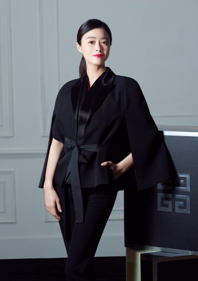 她曾觉得自己不漂亮而自卑,16岁北漂28岁才爆红,如今美上天!