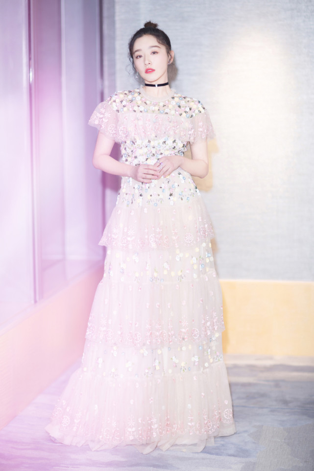 她是郑爽景甜同学,演技碾压郑爽美貌艳压景甜,出道8年却不火!