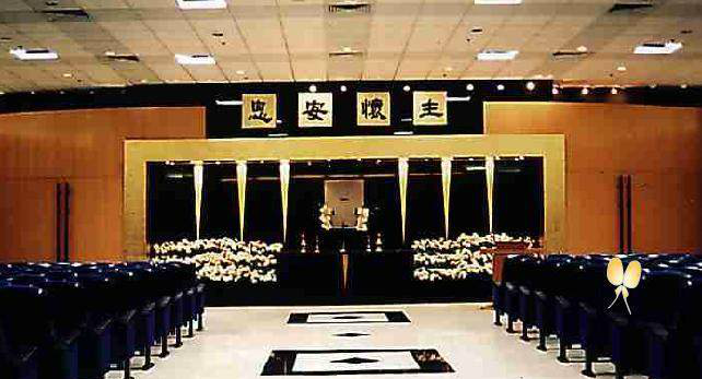 实拍林正英葬礼旧爱苑琼丹哭红眼午马抬棺葬礼用佛教仪式