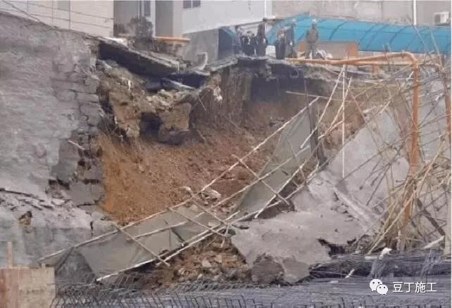 南京一工地发生大面积坍塌,初步调查事故原因天气造成