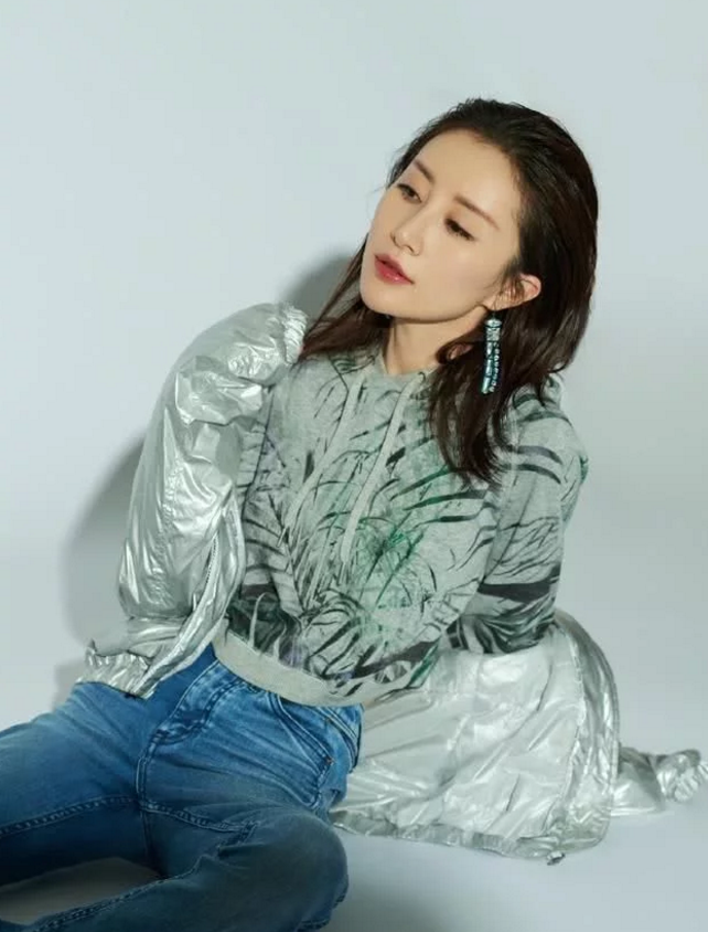 舒畅出道多年也是曾经火过的啊,当年《连城诀》之中的水笙,《宝莲灯》