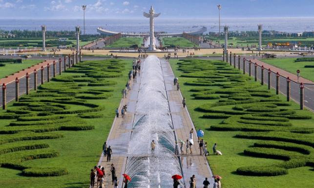 中国最大的城市广场总面积176万平方米相当于4个天安门