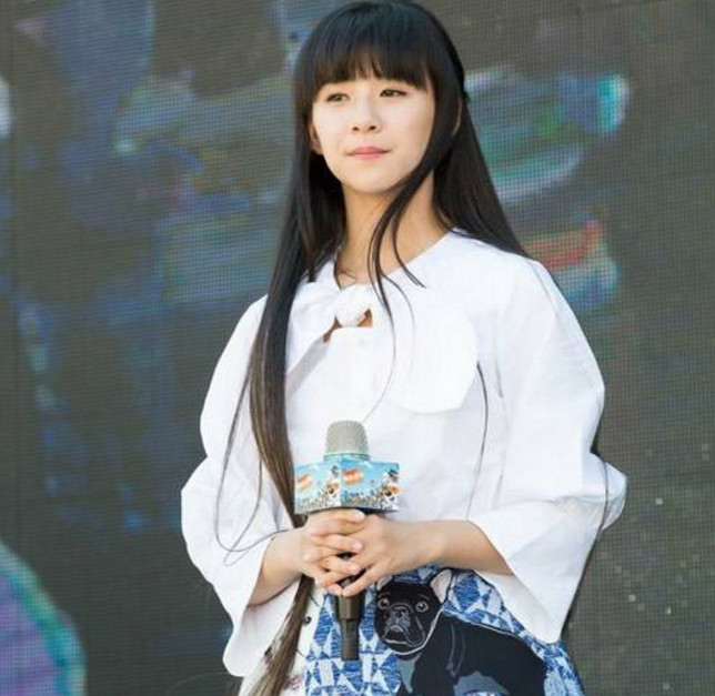 她是何炅心中的小仙女,恋上大14岁大叔自毁前途,气质清秀|气质|杨彩旗