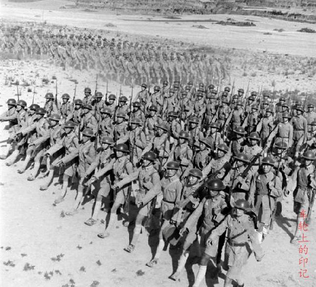 30年代接受德国装备的一个师,装备也是非常精良,此外还有王耀武的51师