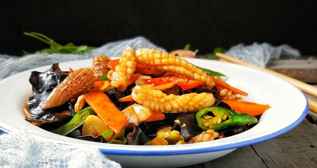 鱿鱼炒三鲜,切鱿鱼花的步骤在里面,包你学会!