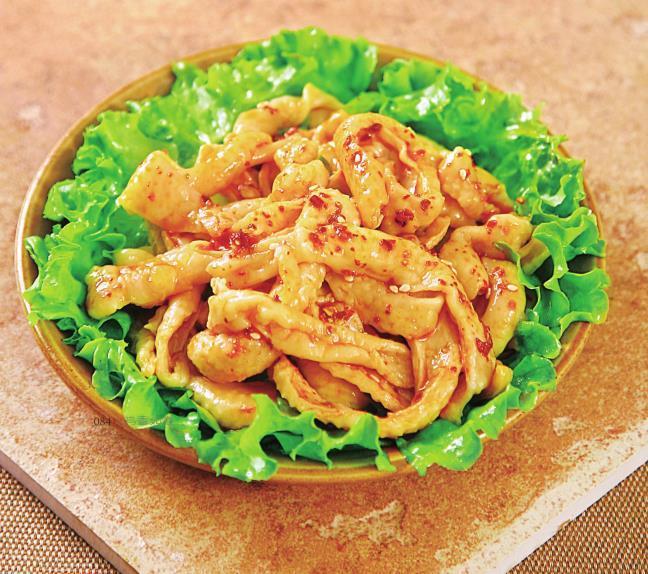 有些人爱吃鸡肉,有些人更爱吃鸡皮,因为鸡皮软软香香更好吃!