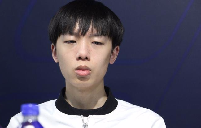 rw全队笑容集锦: 上单阿光真的魔性, 司马老贼不知笑为何物!