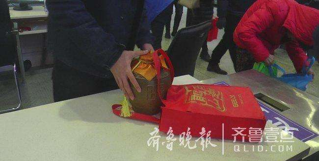 坐火车回家能带酒上车吗? 50度以上、散装白酒