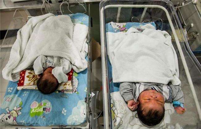 但是产妇却愁坏了,医生说婴儿血压血糖血脂都超标了,以后患心脏病和