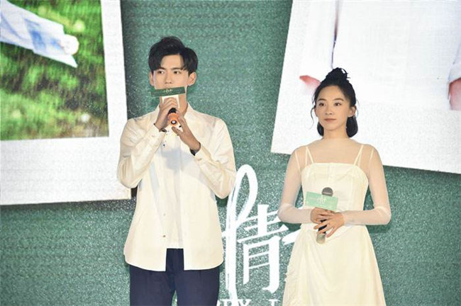 据悉,朱颜曼滋现在并没有有男友的消息出现过,和何奉天的传闻最后也没