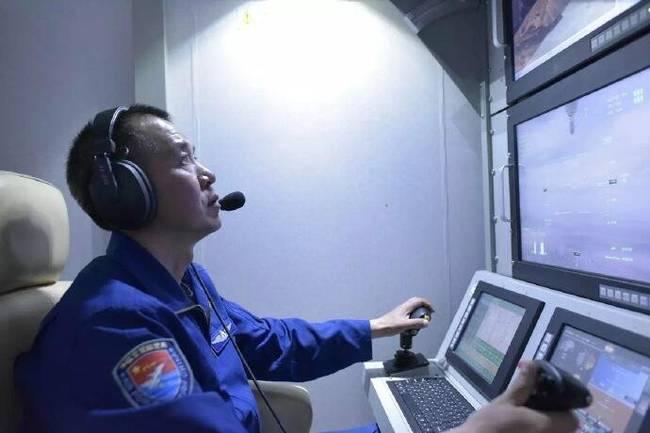 PS操控变形工具在哪 怎么用PS操控变形做高难度动作