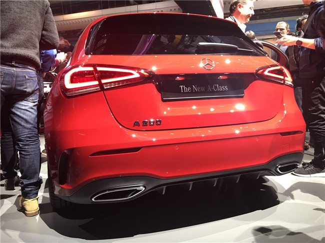 奔驰新一代a级两厢车全球首发智能科技享受豪华新体验