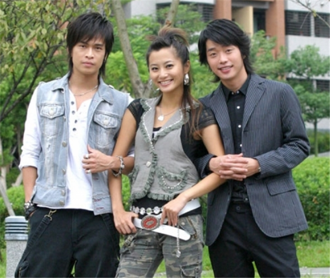 在歌坛打响名号后,赵小侨又重新杀回影视圈,她与明道,陈乔恩,王少伟