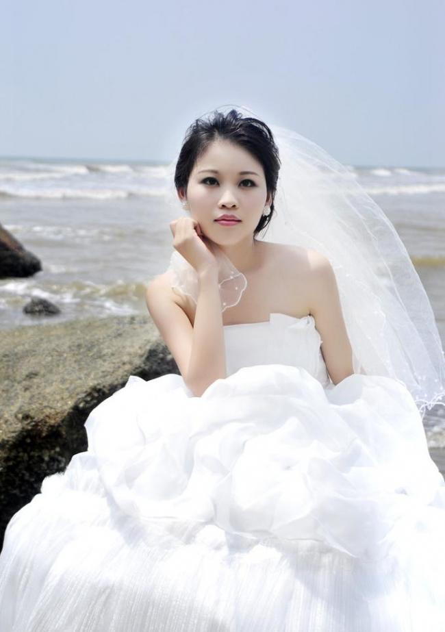 我去见23年未见的闺女,她的一个眼神,让我选择跳河自尽!