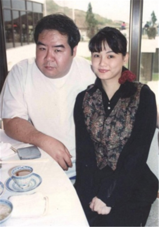 如今,郑则仕早已把欠债还清,他与妻子林燕明携手恩爱走过了20多年的