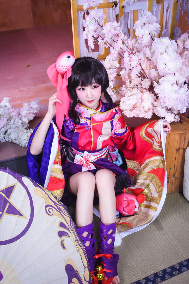阴阳师神乐cosplay,小萝莉笑起来十分可爱!