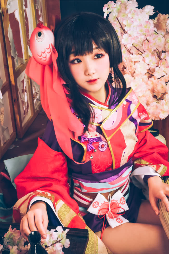 阴阳师神乐cosplay,小萝莉笑起来十分可爱!