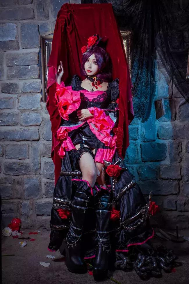王者荣耀露娜哥特玫瑰cos, 黑玫瑰的独特气质!