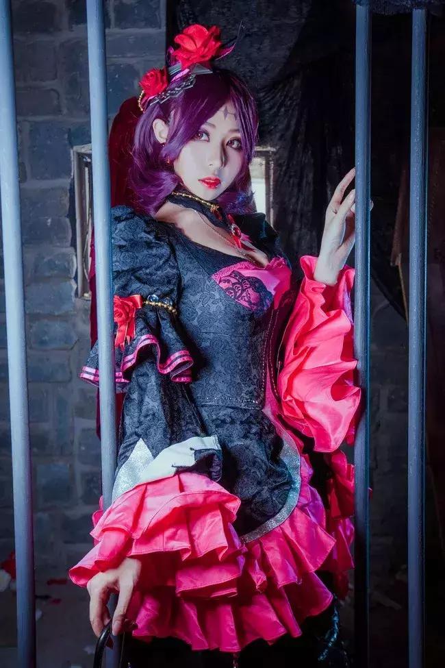 王者荣耀露娜哥特玫瑰cos, 黑玫瑰的独特气质!