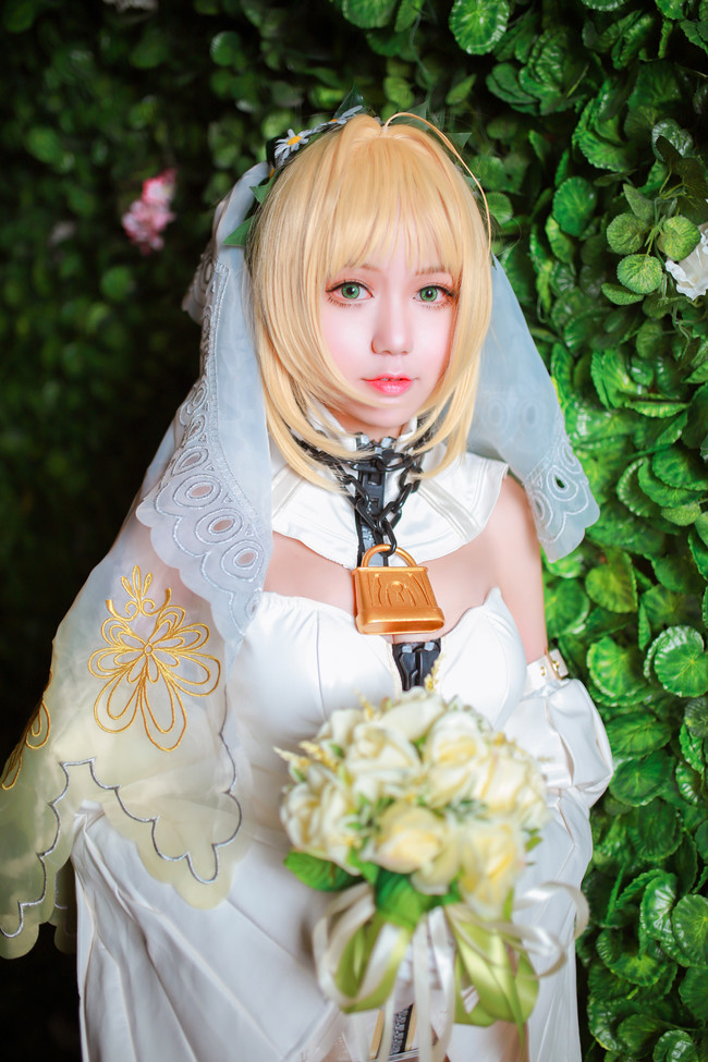 尼禄花嫁cosplay,肤白貌美的小姐姐做你新娘好不好?
