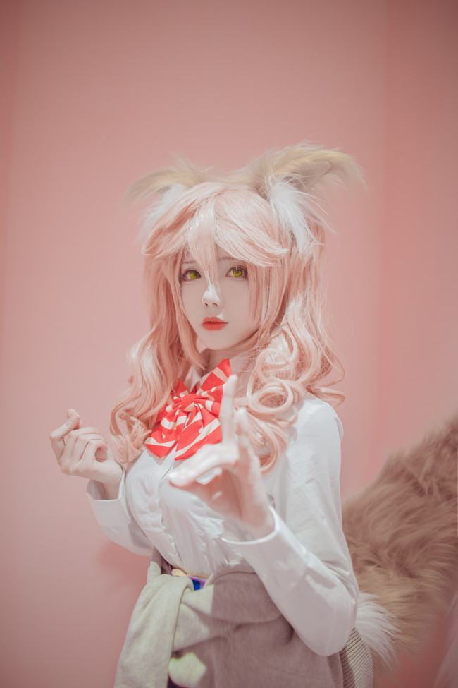 小狐狸玉藻前cosplay,肤白貌美的小姐姐十分粉嫩!
