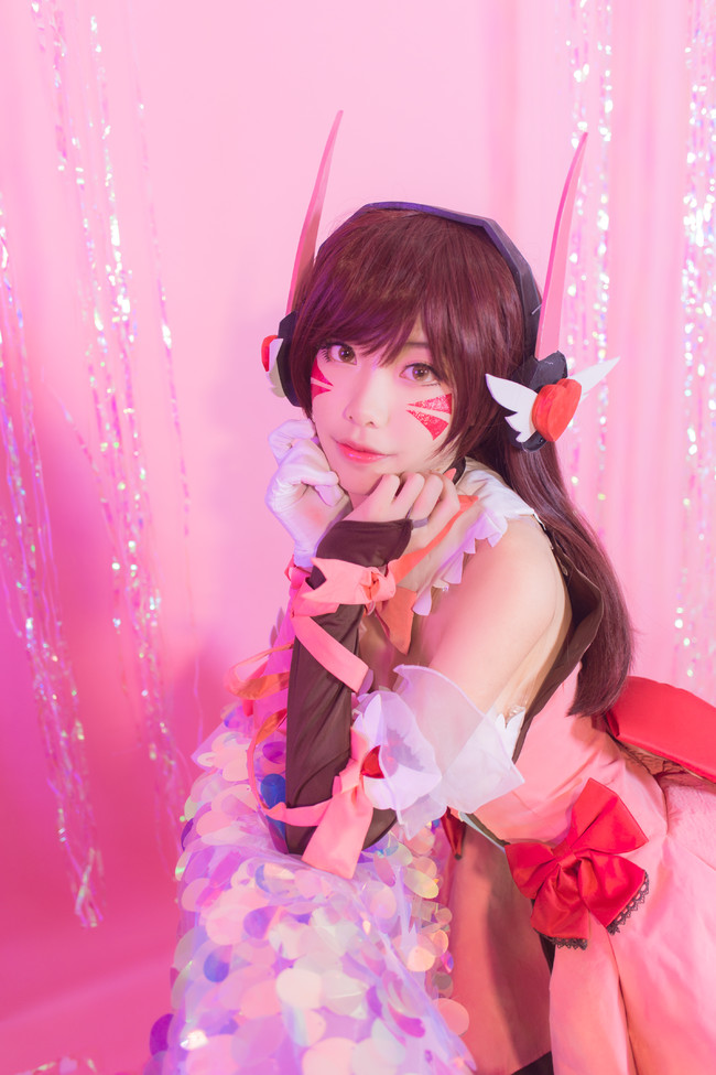 粉嫩d.va小姐姐cosplay,谁说萌妹子不能有大长腿了!