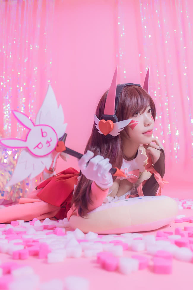 粉嫩d.va小姐姐cosplay,谁说萌妹子不能有大长腿了!