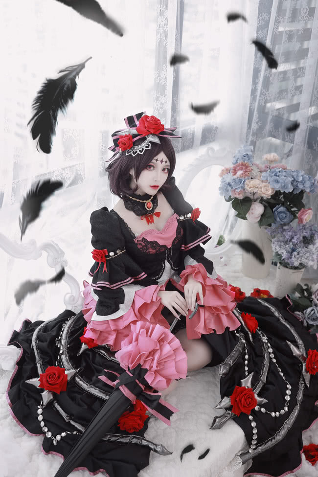 露娜哥特玫瑰cosplay,真希望这个小姐姐就是露娜本体!
