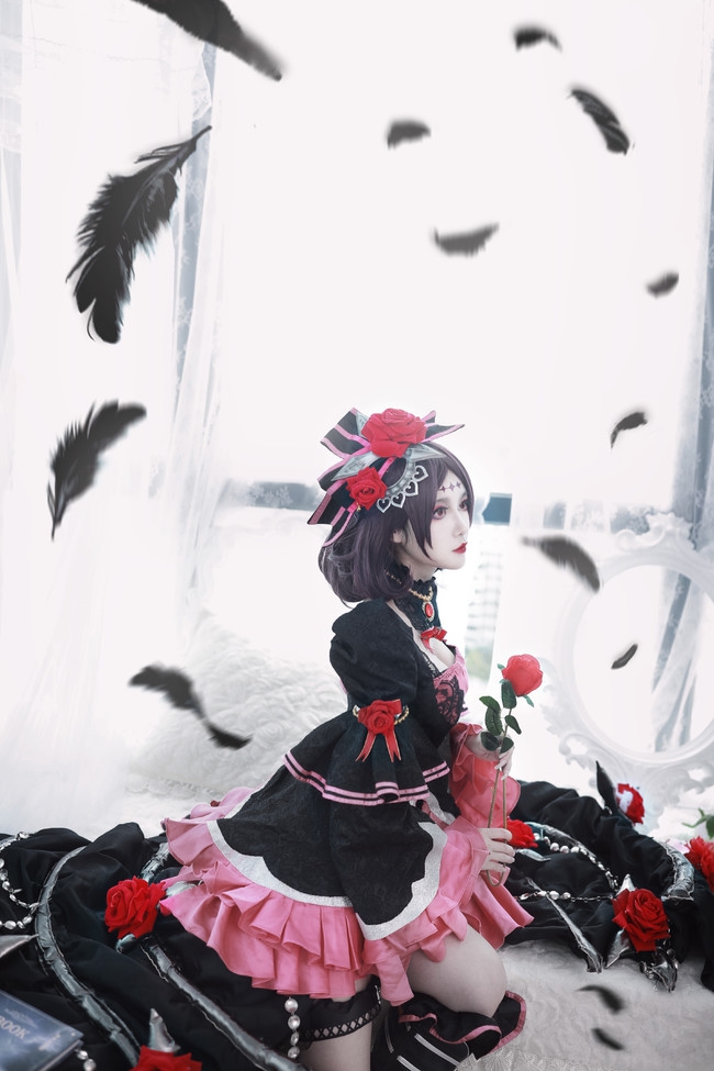 王者荣耀:露娜最美哥特玫瑰皮肤cosplay,这腿你还满意么