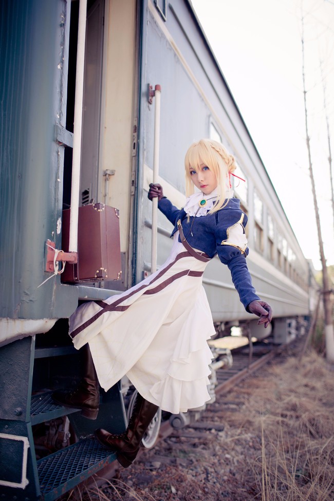 真人cos紫罗兰永恒花园薇尔莉特美如画