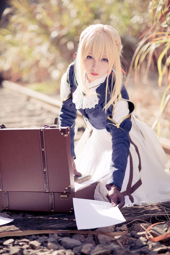 真人cos紫罗兰永恒花园薇尔莉特美如画