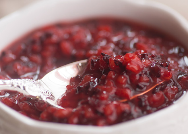 红曲米本身带有苦味,可适当加糖(糖尿病者除外).