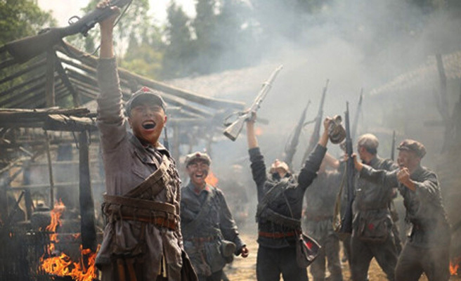 开国少将的妻子被地主霸占,他率兵去报仇,却被关了禁闭