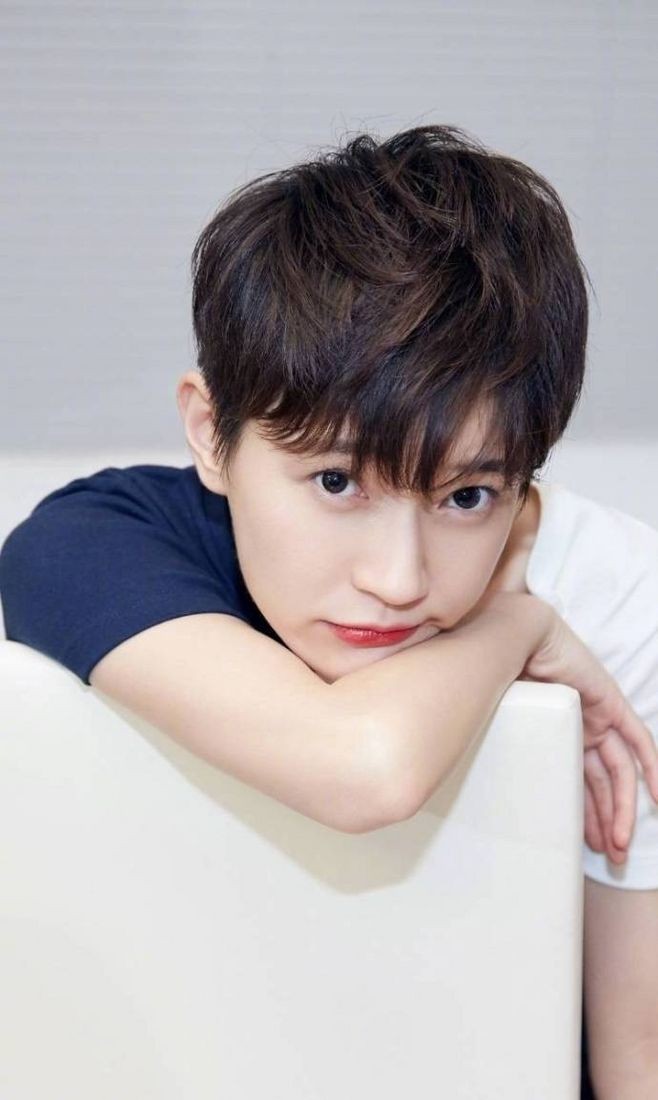 焦俊艳时尚写真 帅气酷性大长腿实力吸睛