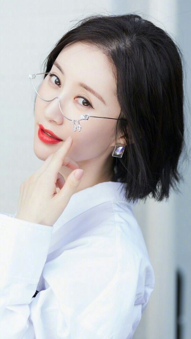 舒畅简约风格穿着 可爱又不失女人味