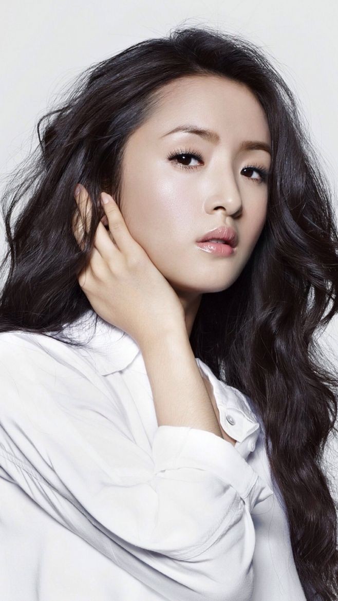 现在的林依晨真是越来越美了,35岁比20岁更漂亮!