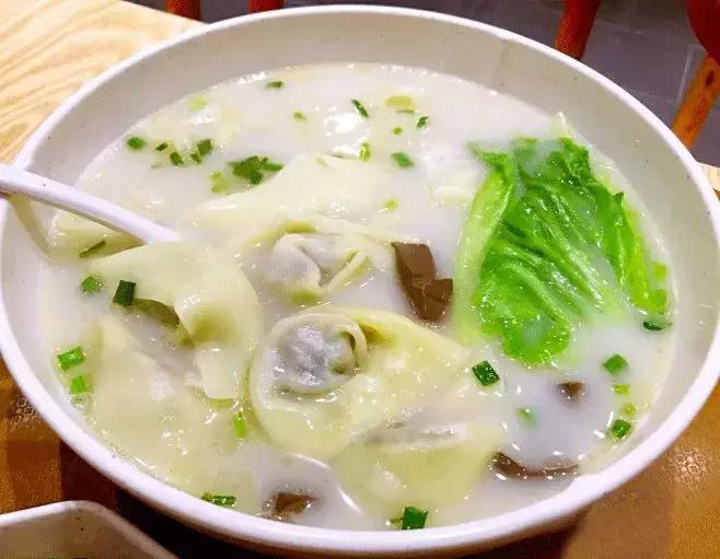 在南京很火的鸭得堡,连馄饨都是南京人最爱的鸭肉做