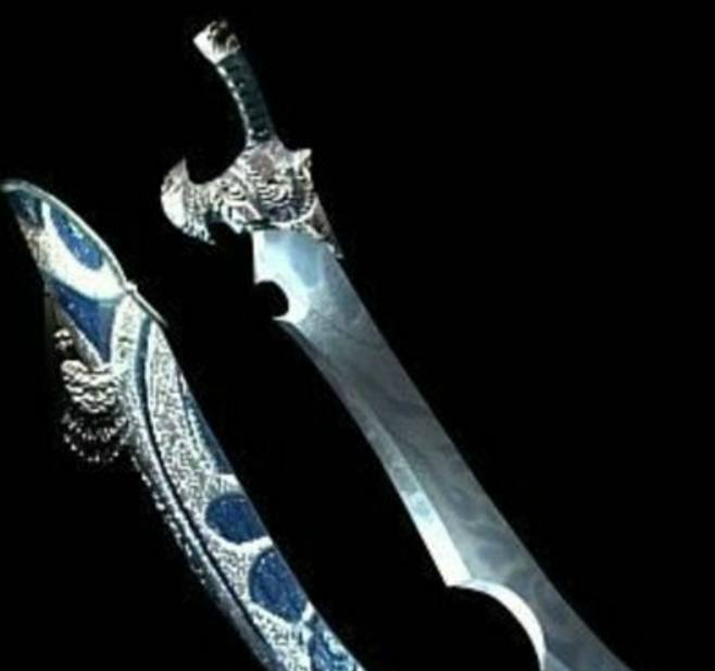 青龙偃月只能垫底,古代史上五大名刀排行:4,毒匕寒月刃,荆轲刺秦王的