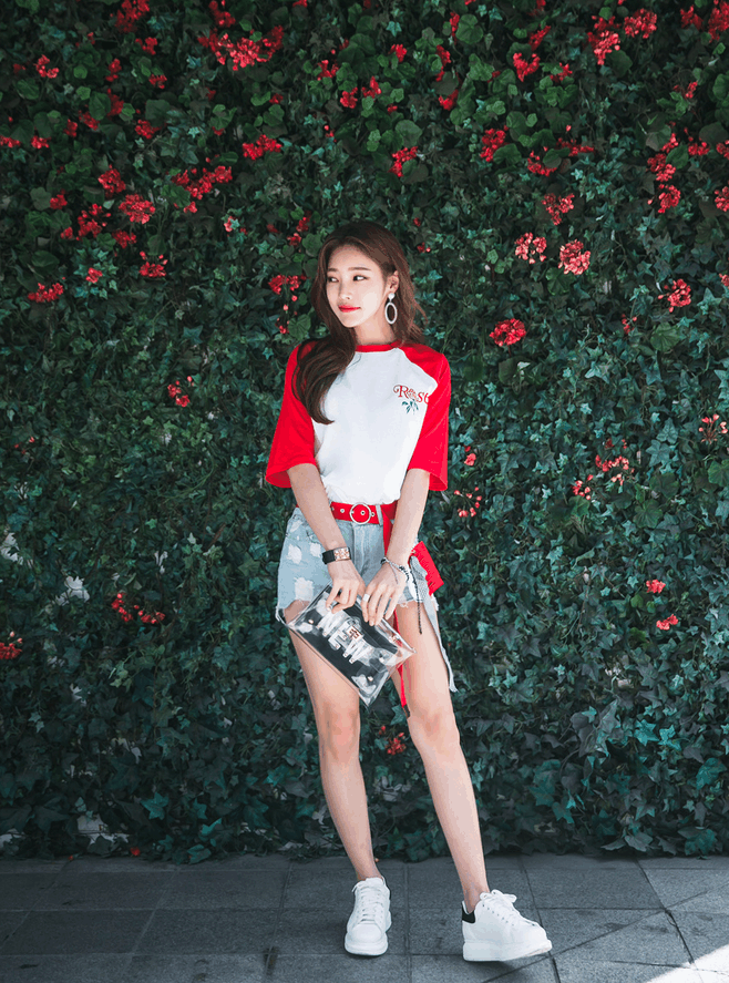 紧身裤陪衬的很性感, 精致小女人的时尚姿态