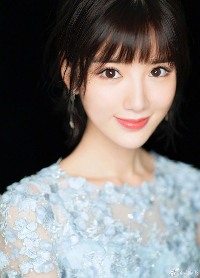 大眼睛尖下巴,她就是典型的标准美女-毛晓彤