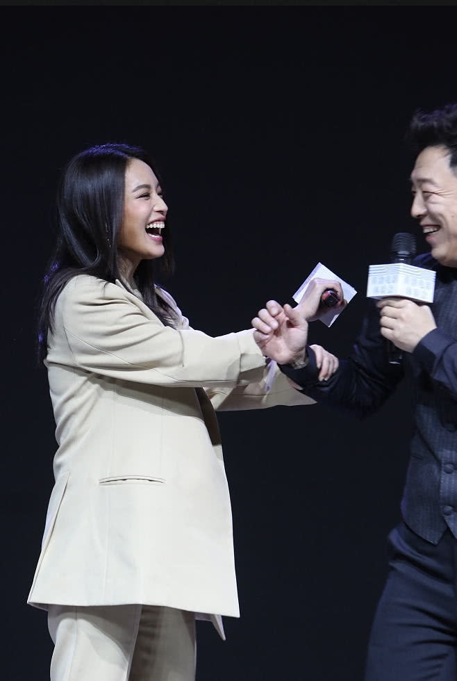 舒淇与黄渤搞怪互动被指怀孕依旧卖萌