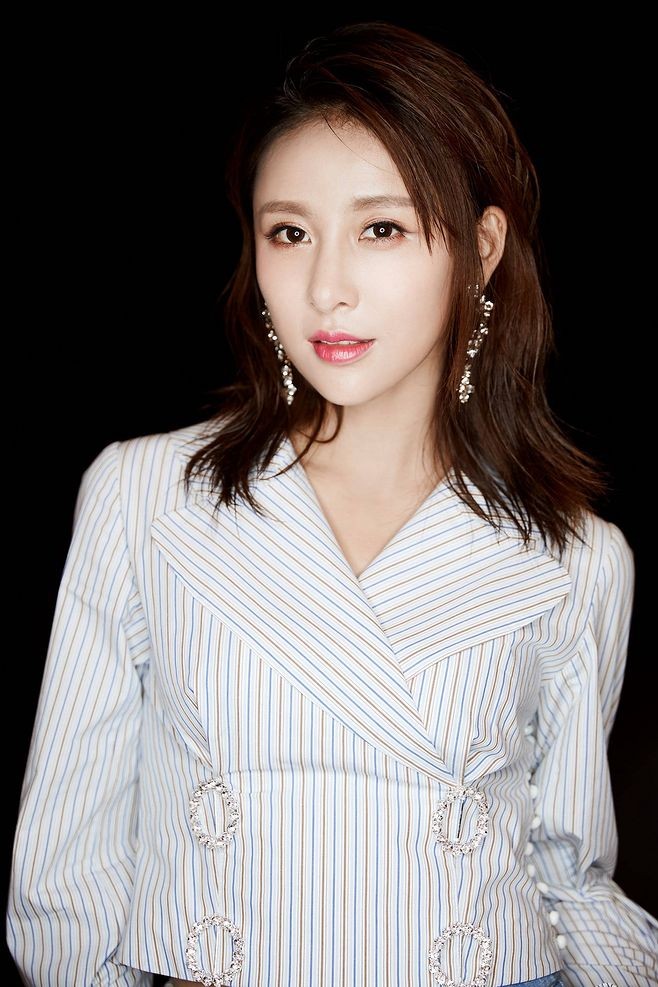 陕西美女贾青知性写真大片优雅精致67676767英气丽人