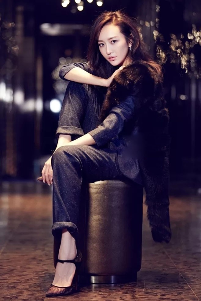 2003年参加cctv模特电视大赛,因其姣好的容颜和独特的艺术气质被评为