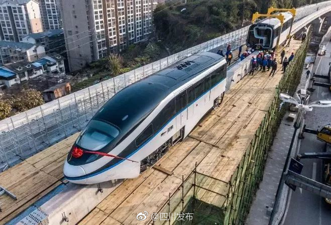 广安云轨正式吊装上线,有望春节正式通车